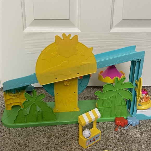 Bluey Amusement Park Playset - Picture 6 of 7